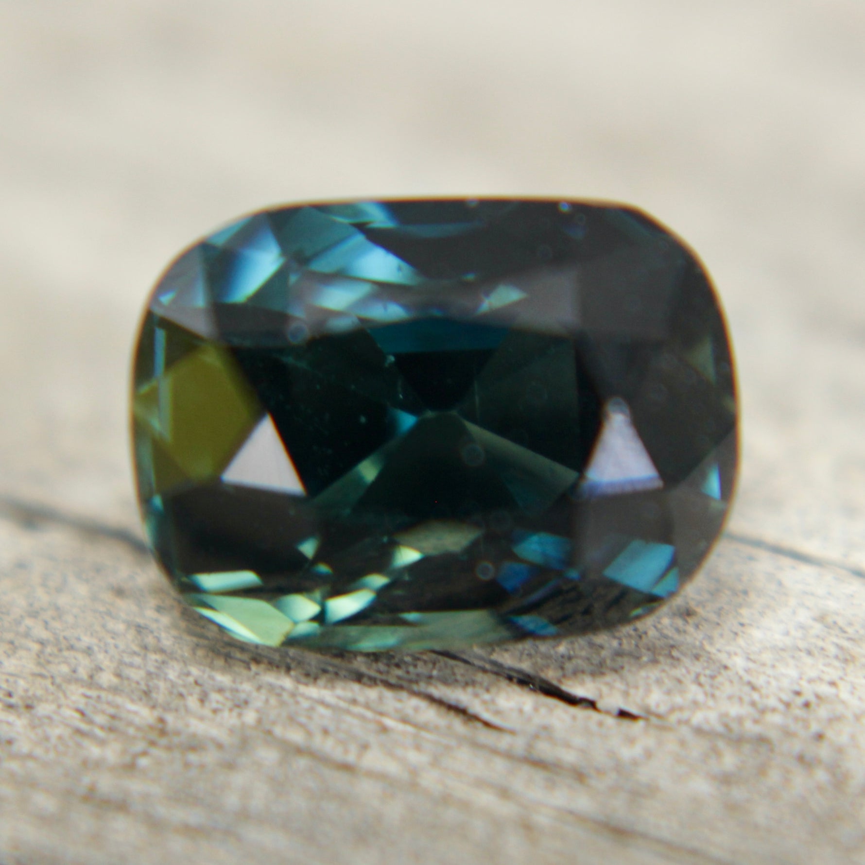 Natural Blue Green Sapphire - Sapphirepal