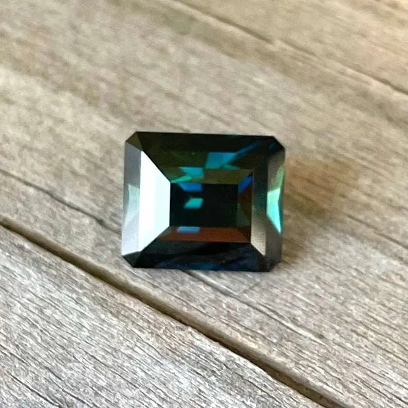 Australian Green Blue Sapphire gems-756e