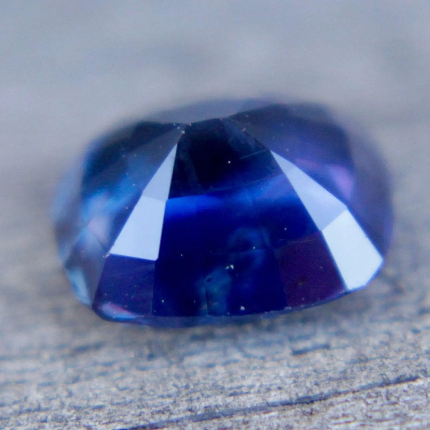 Beautiful Natural Blue Sapphire gems-756e