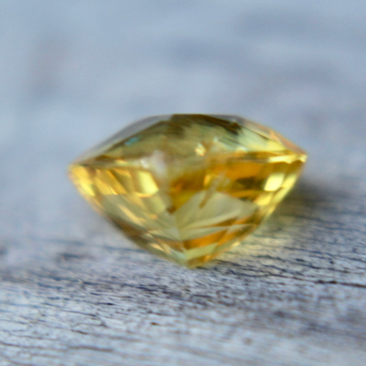 Natural Vvid Yellow Sapphire - Sapphirepal