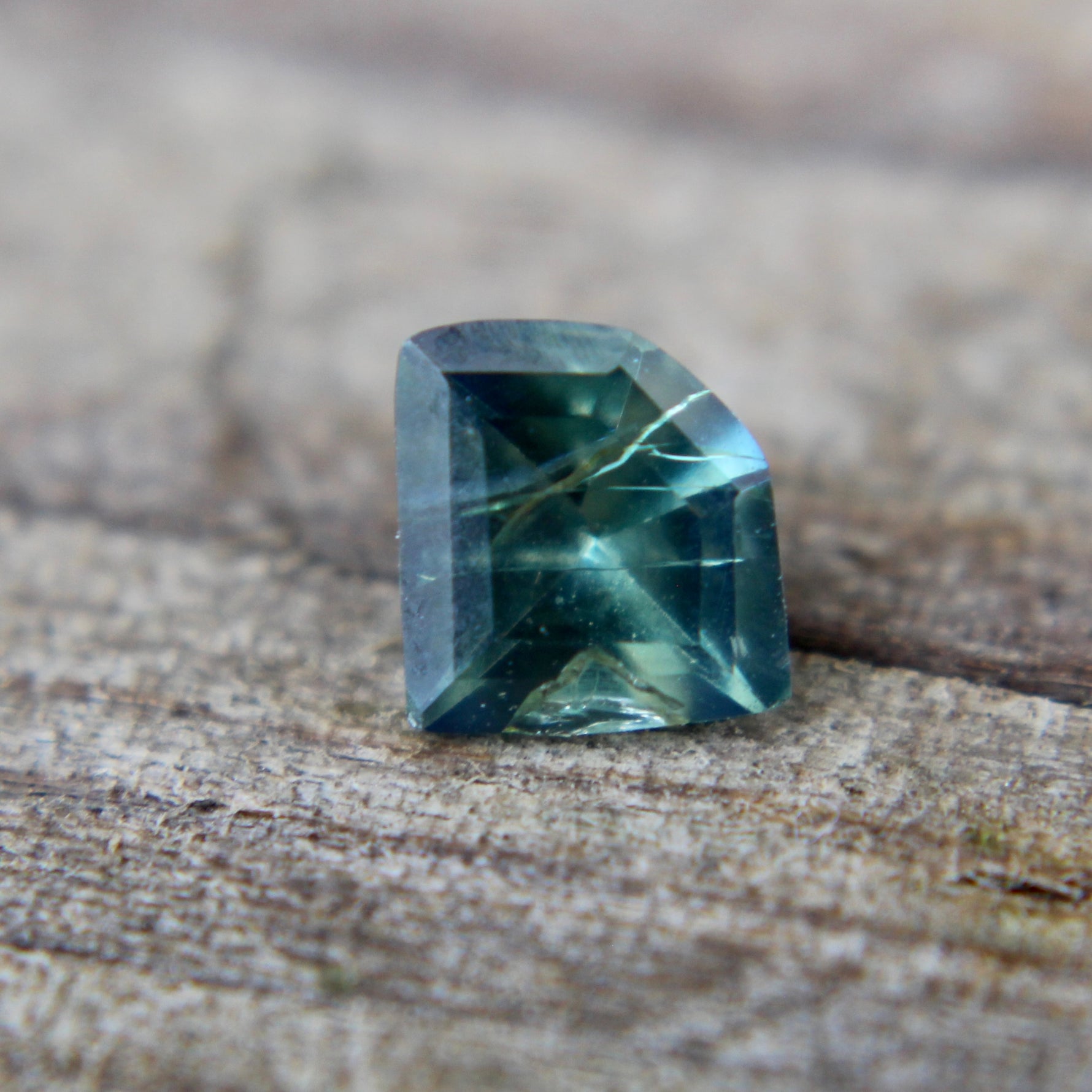 Natural Green Sapphire - Sapphirepal