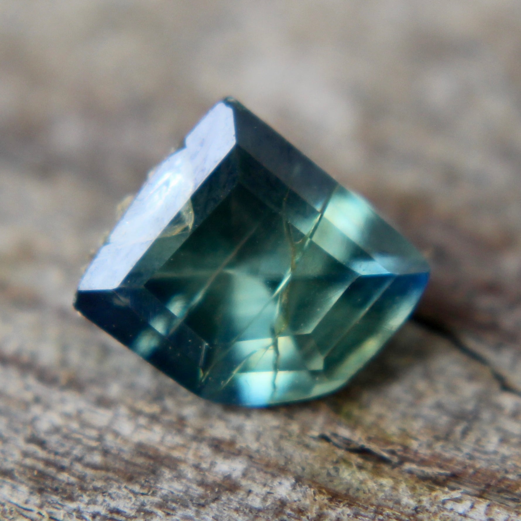 Natural Green Sapphire - Sapphirepal