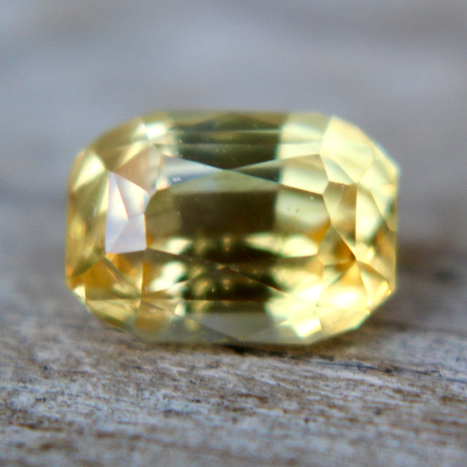 Natural Vvid Yellow Sapphire - Sapphirepal