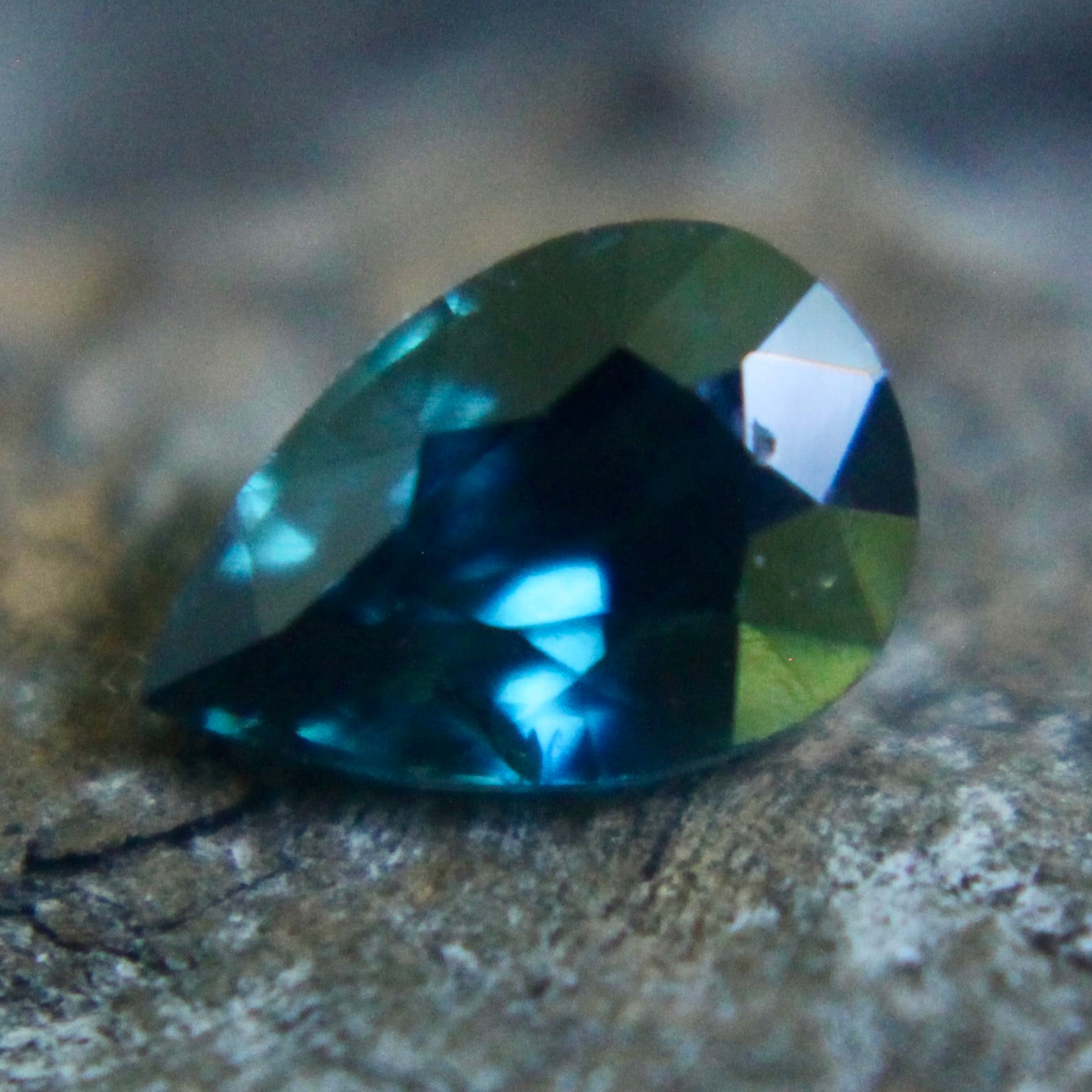 Natural Green Sapphire - Sapphirepal