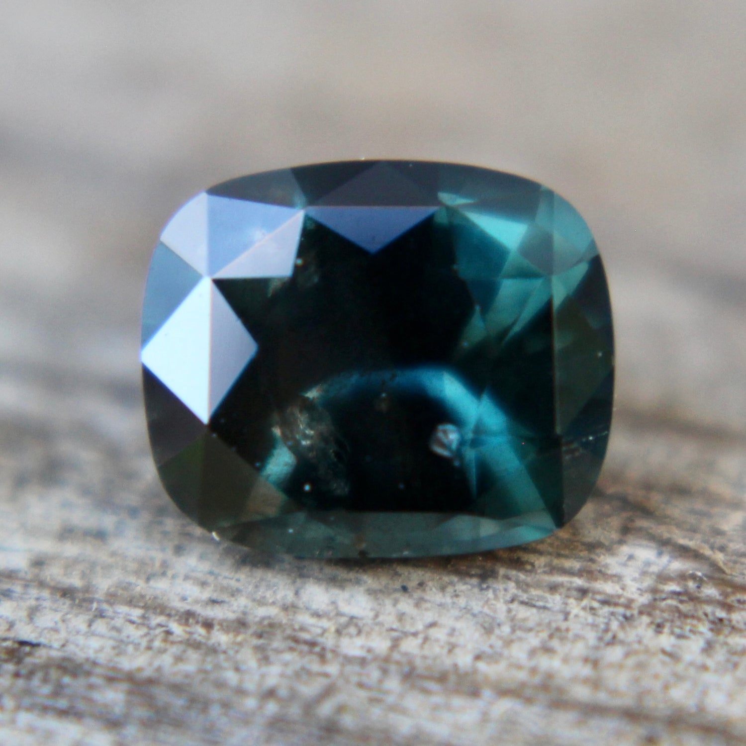 Natural Green Sapphire - Sapphirepal