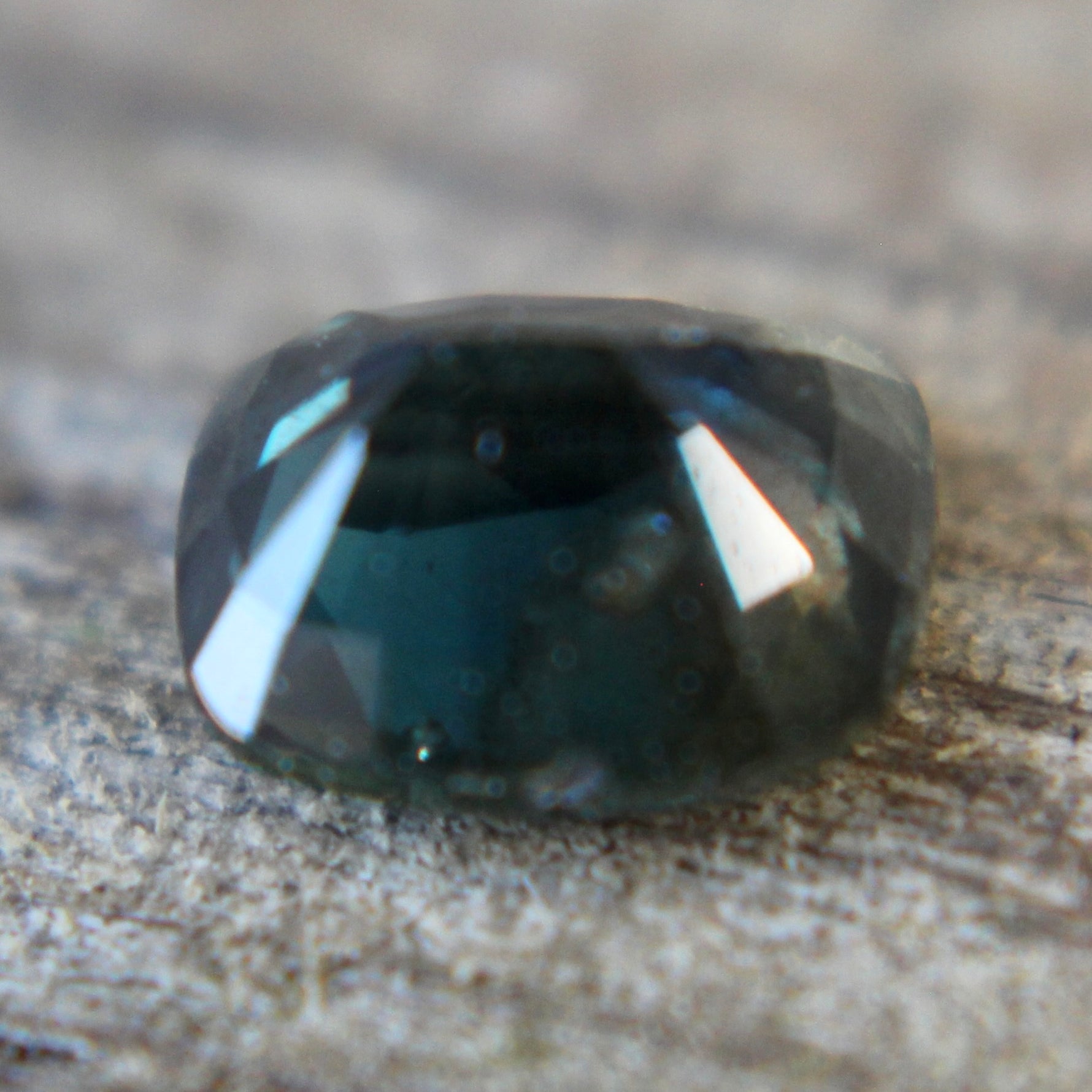 Natural Green Sapphire - Sapphirepal