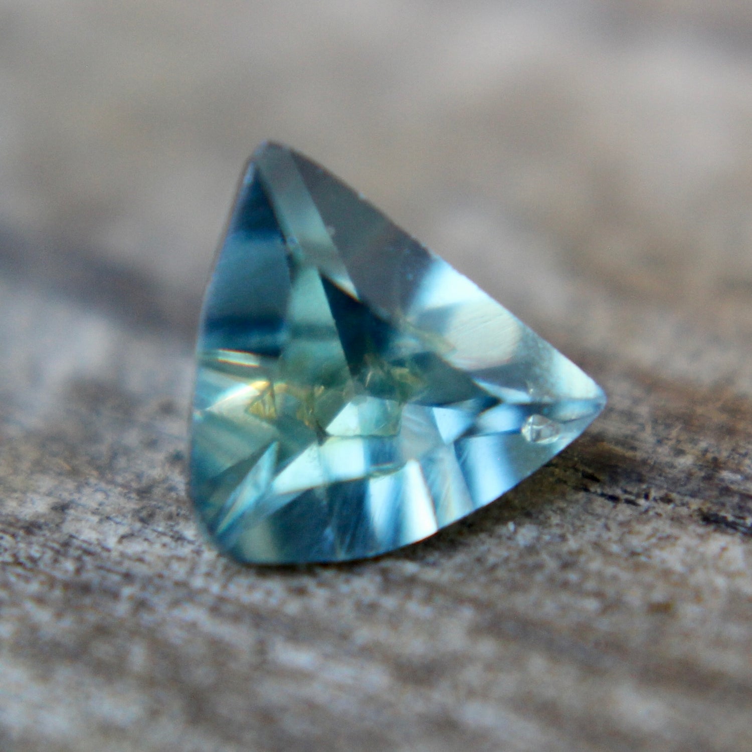 Natural Green Sapphire - Sapphirepal