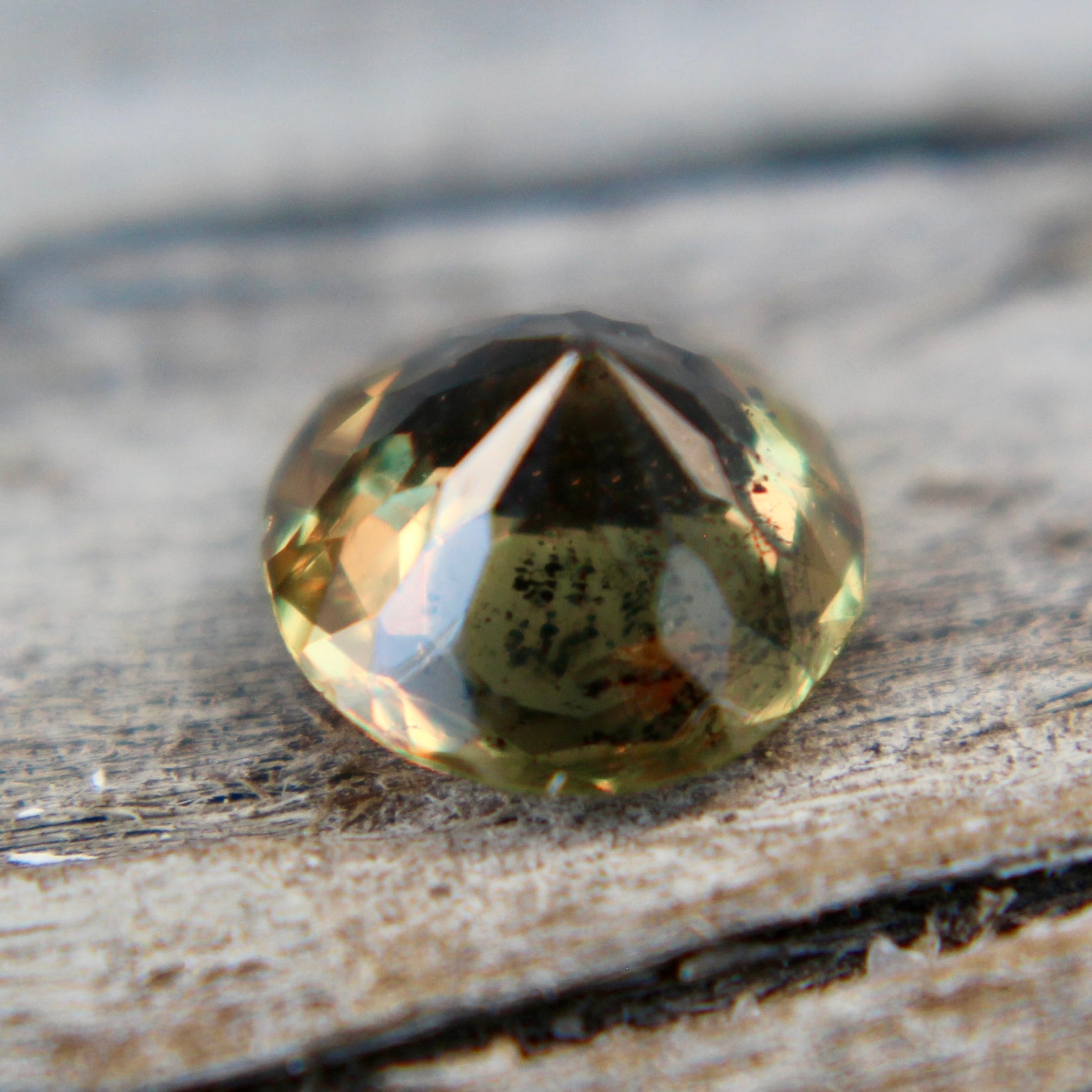 Natural Greenish Yellow  Sapphire - Sapphirepal