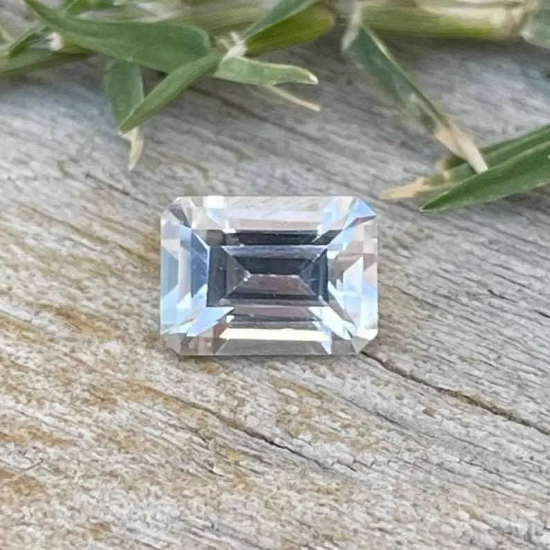 Loose Natural White Sapphire gems-756e