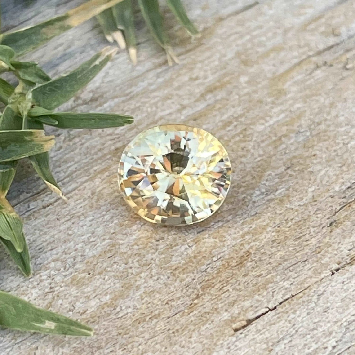 Natural Apricot Sapphire gems-756e