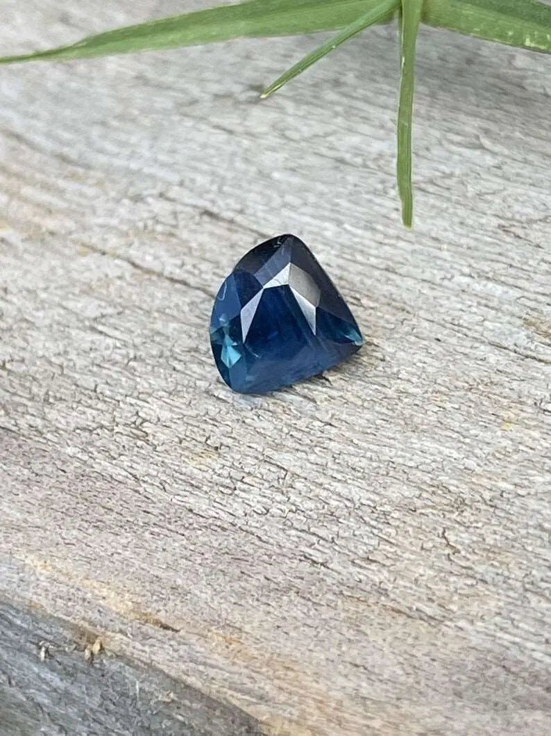 Natural Bi Colour Sapphire gems-756e