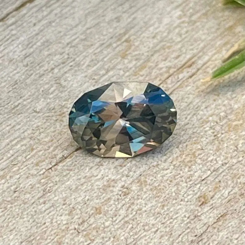 Natural Bi Coloured Sapphire gems-756e