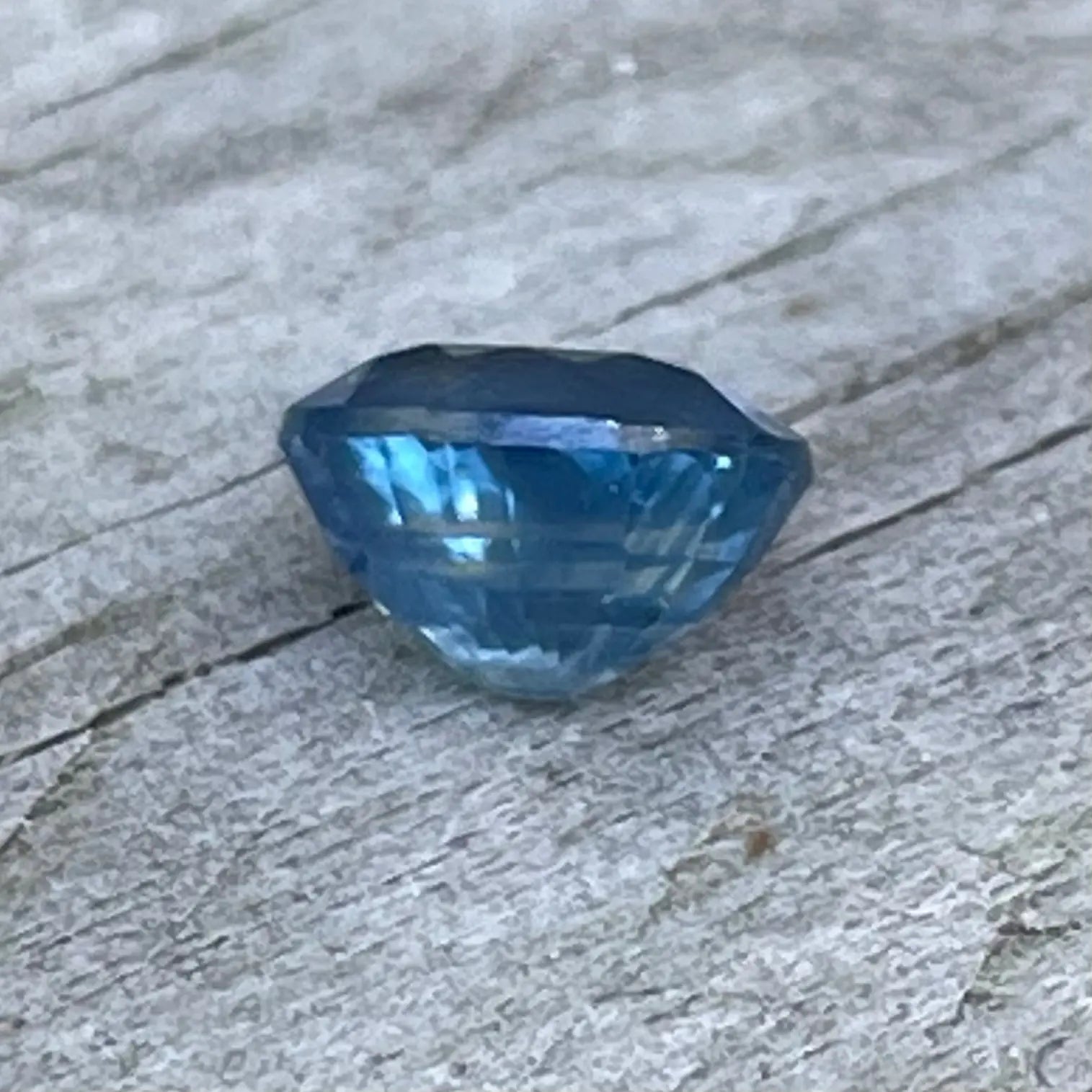 Natural Blue Green Sapphire gems-756e