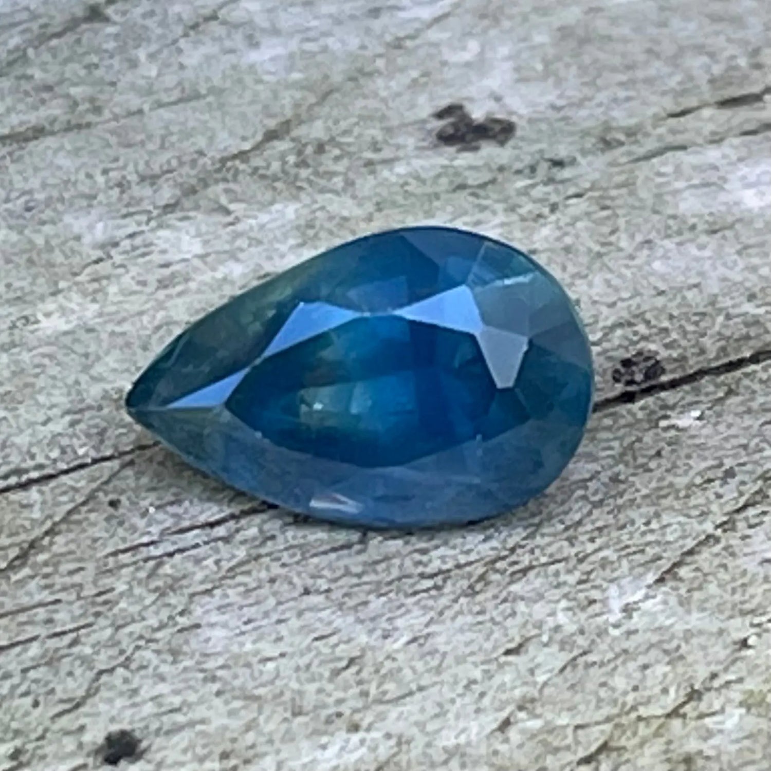 Natural Blue Green Sapphire gems-756e