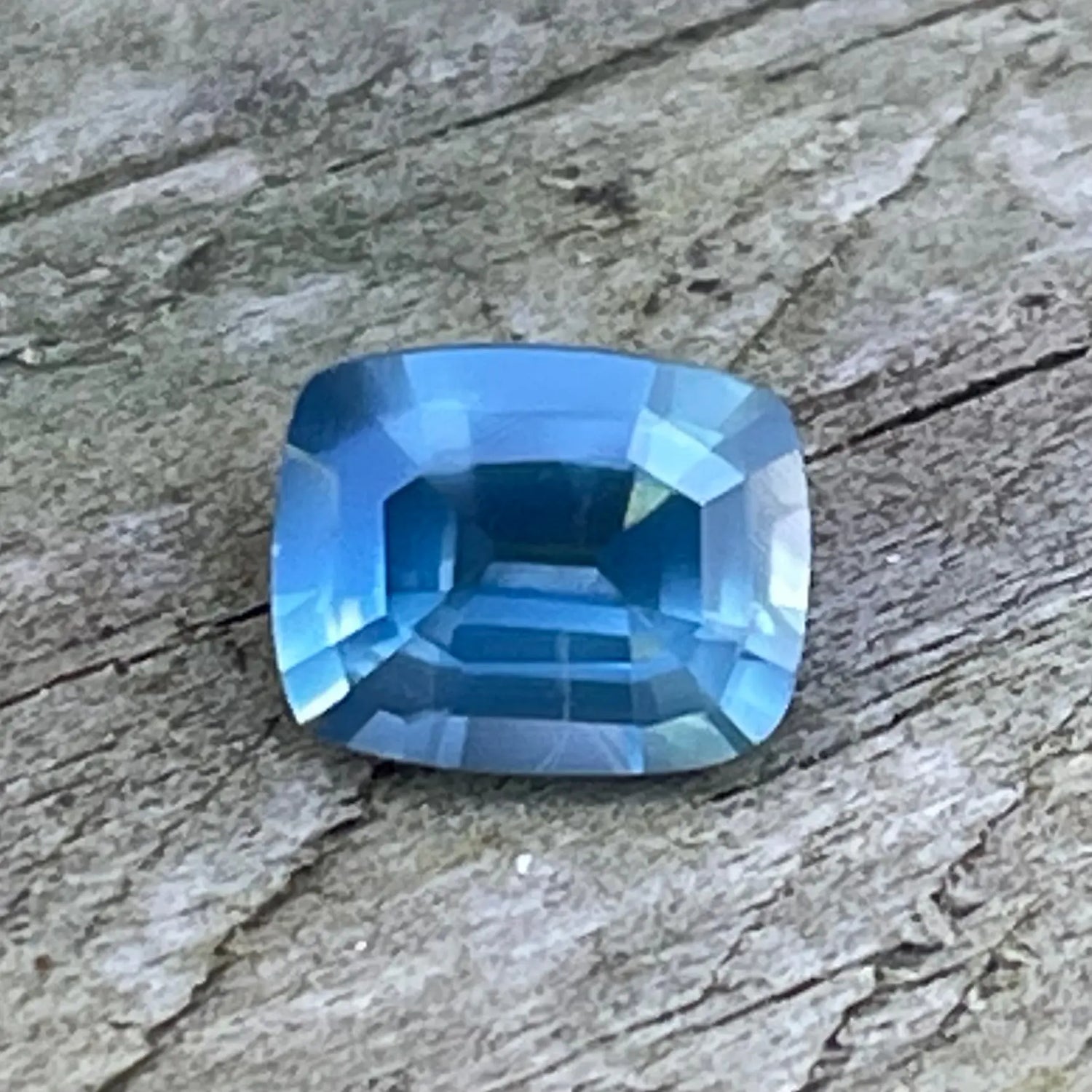 Natural Blue Green Sapphire gems-756e