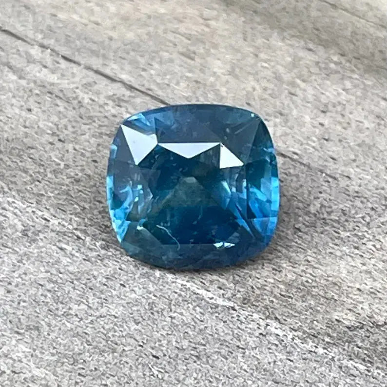 Natural Blue Green Sapphire gems-756e