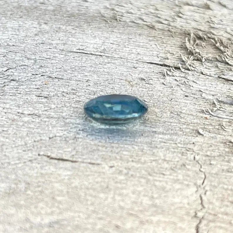 Natural Blue Green Sapphire gems-756e