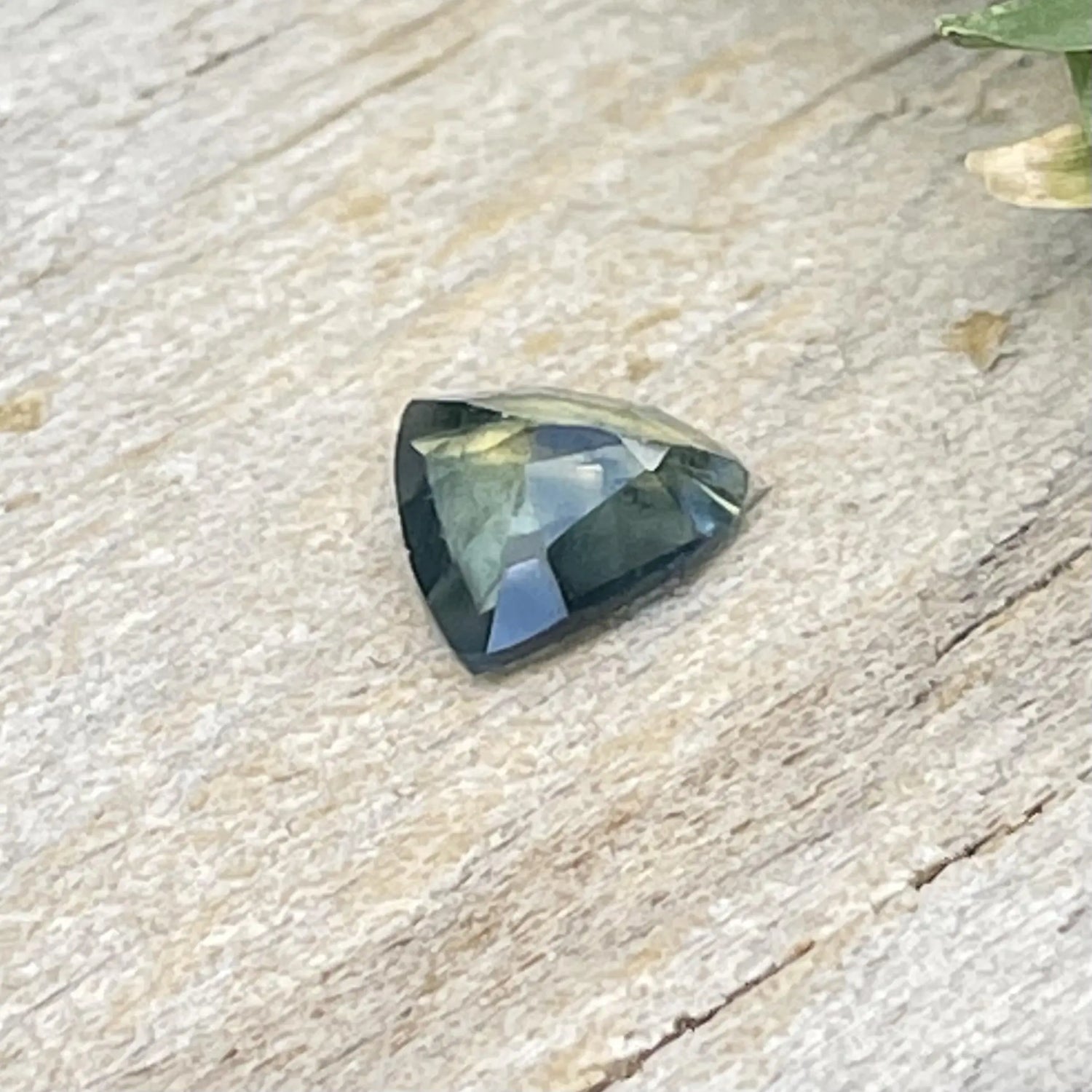 Natural Blue Green Sapphire gems-756e