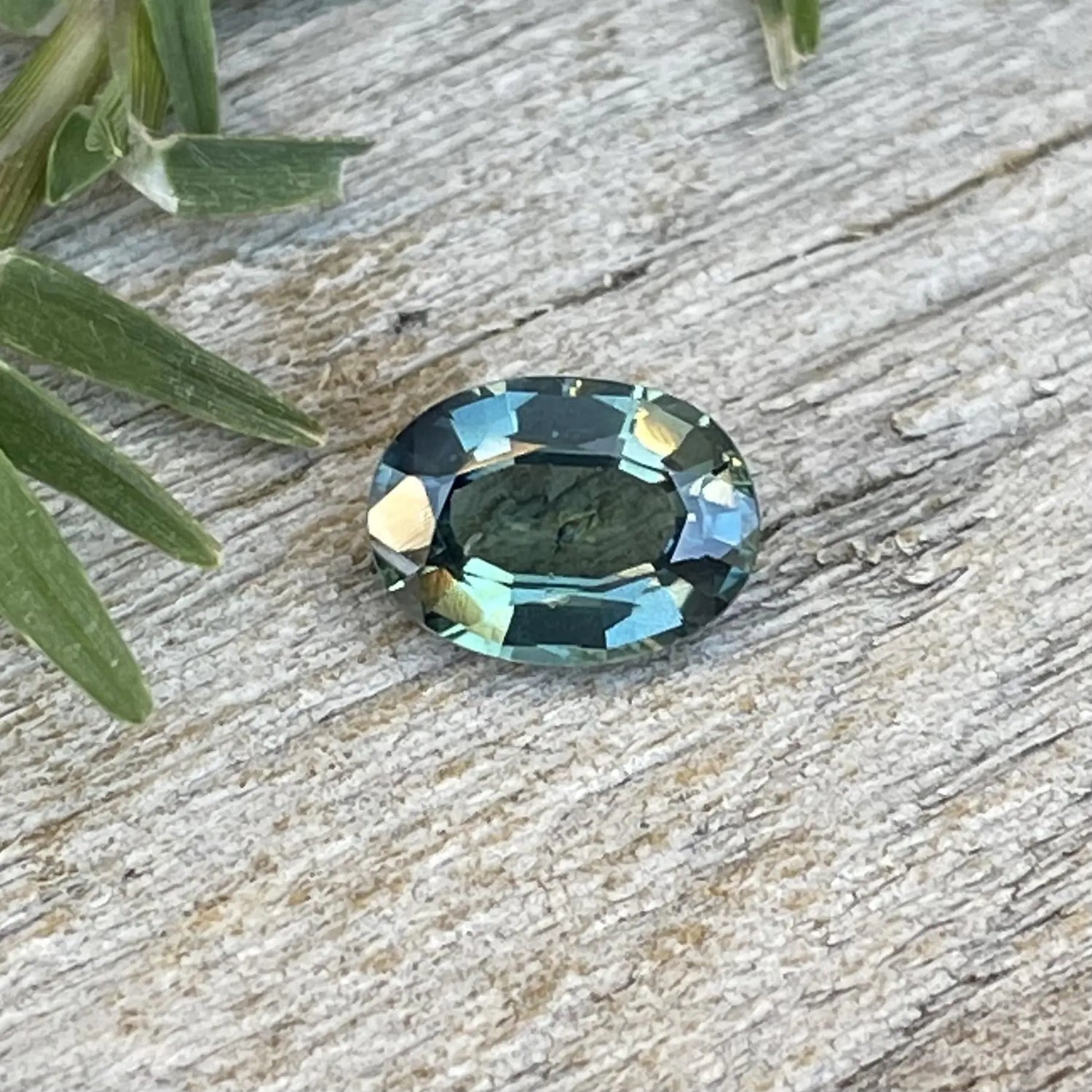 Natural Blue Green Sapphire gems-756e