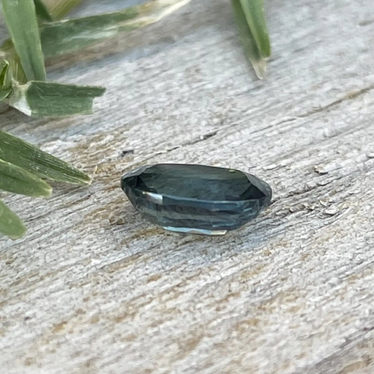 Natural Blue Green Sapphire gems-756e