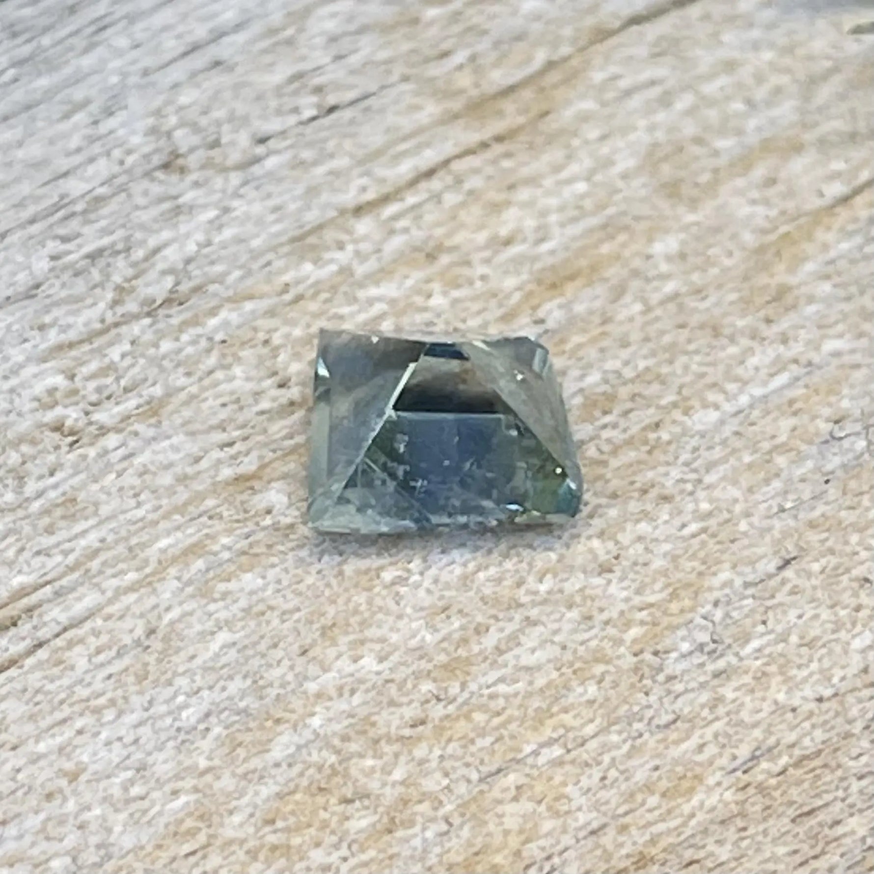 Natural Blue Green Sapphire gems-756e