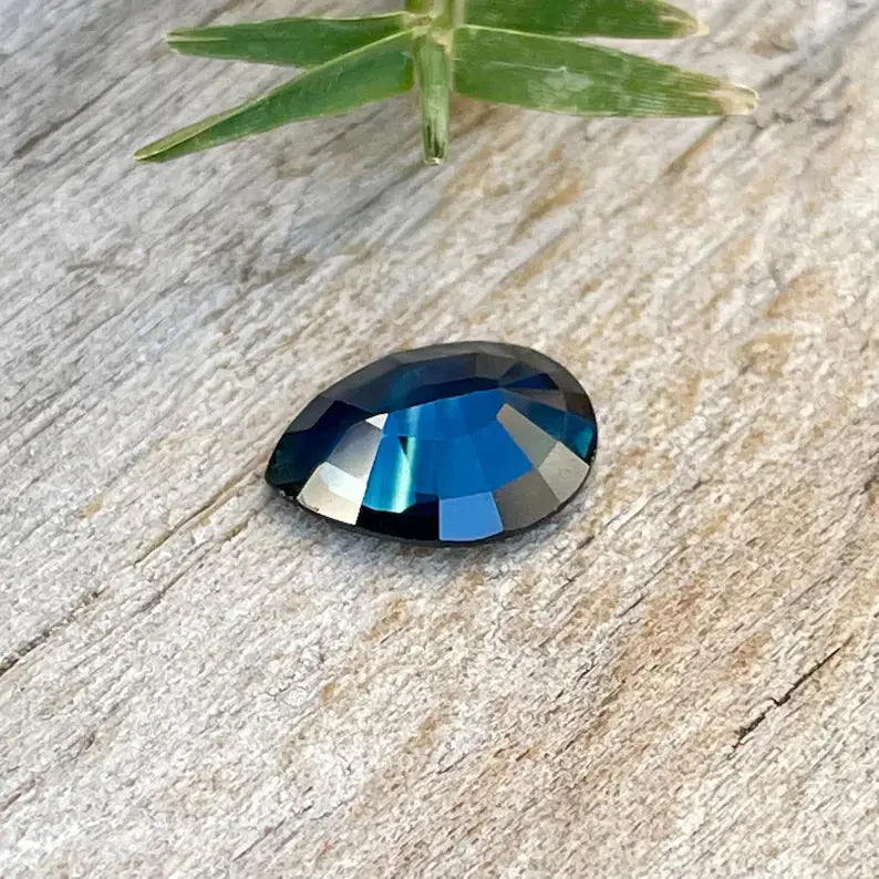 Natural Blue Green Sapphire gems-756e