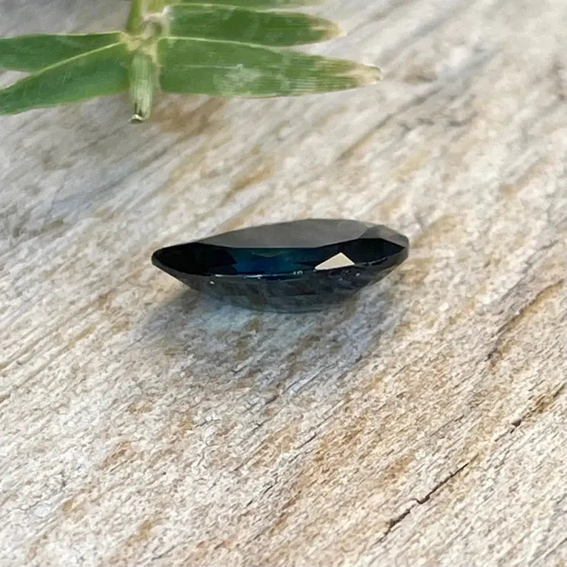 Natural Blue Green Sapphire gems-756e