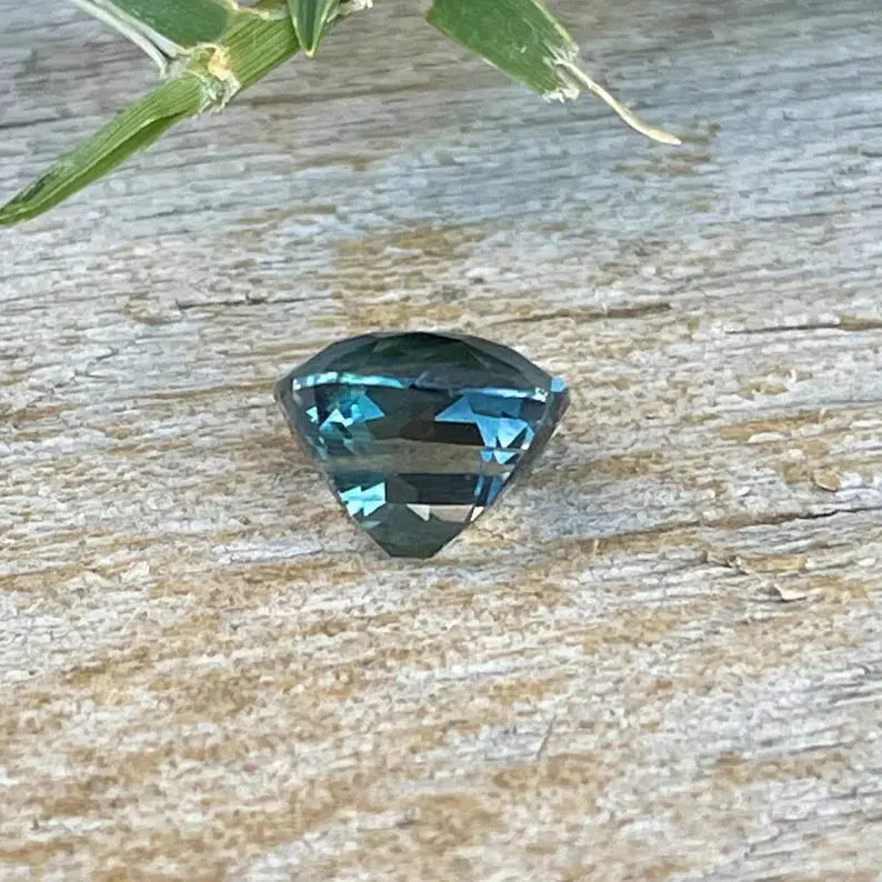 Natural Blue Green Sapphire gems-756e