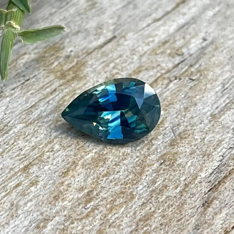 Natural Blue Green Sapphire gems-756e