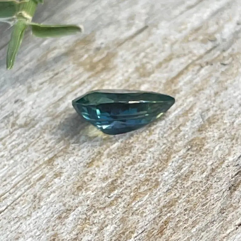 Natural Blue Green Sapphire gems-756e