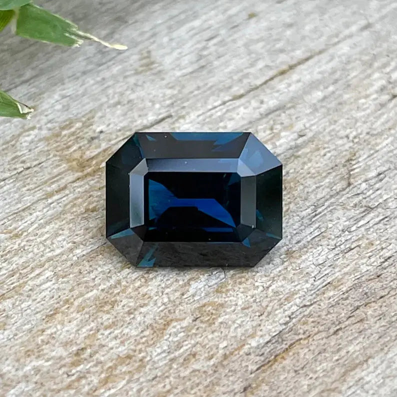 Natural Blue Green Sapphire gems-756e