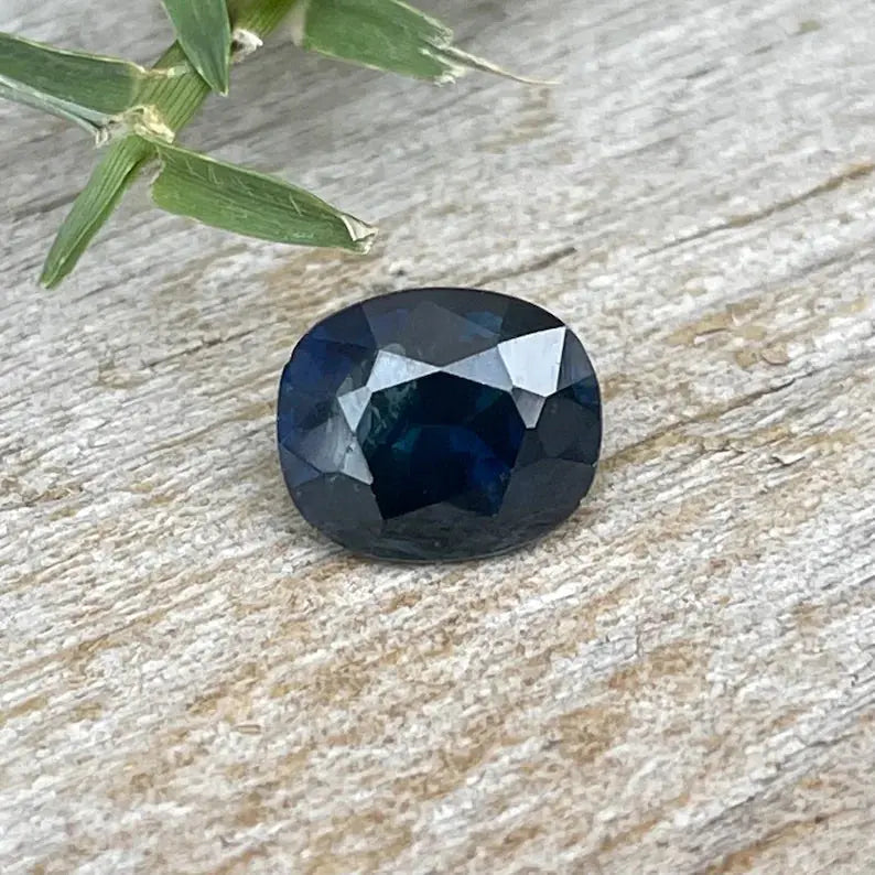 Natural Blue Green Sapphire gems-756e