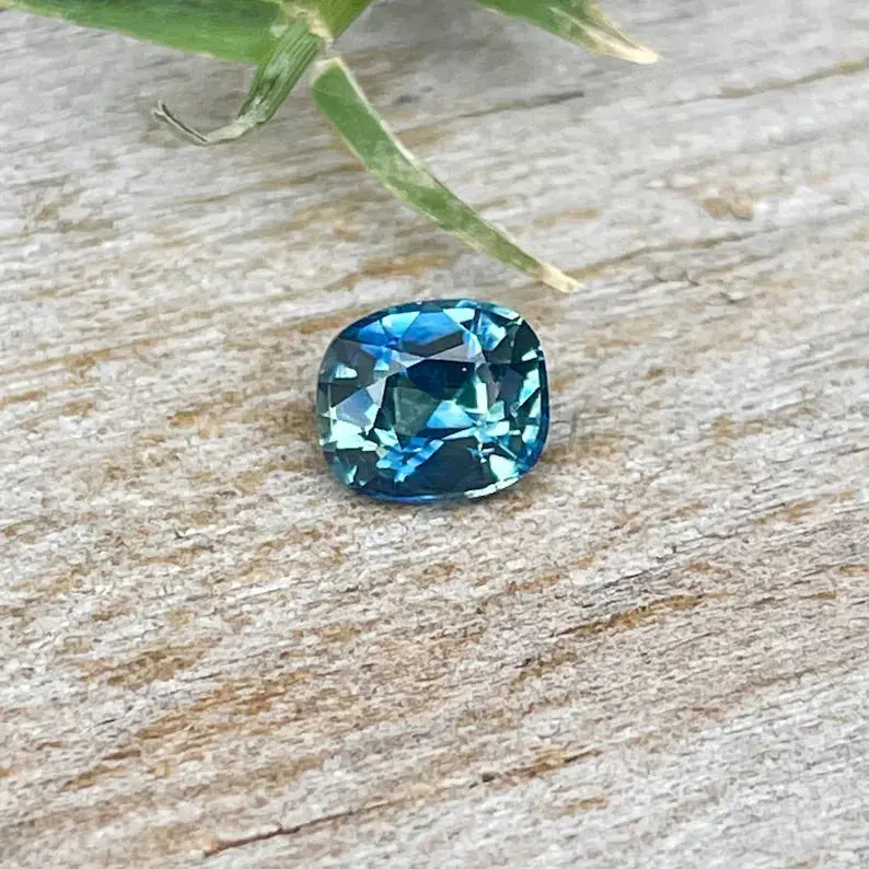 Natural Blue Green Sapphire gems-756e