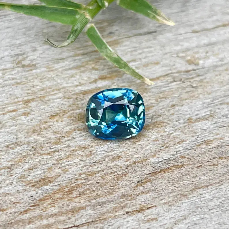 Natural Blue Green Sapphire gems-756e