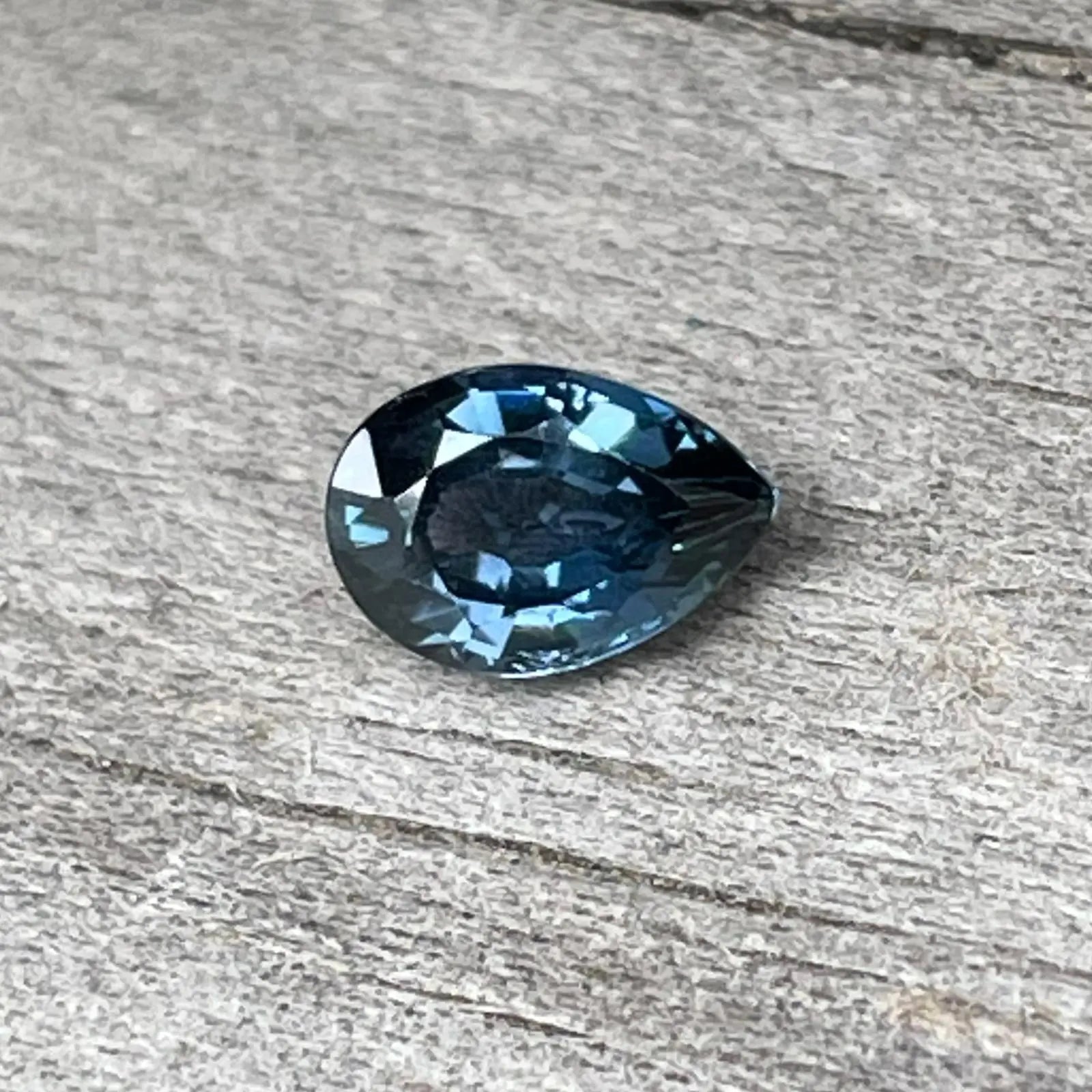 Natural Blue Green Sapphire gems-756e