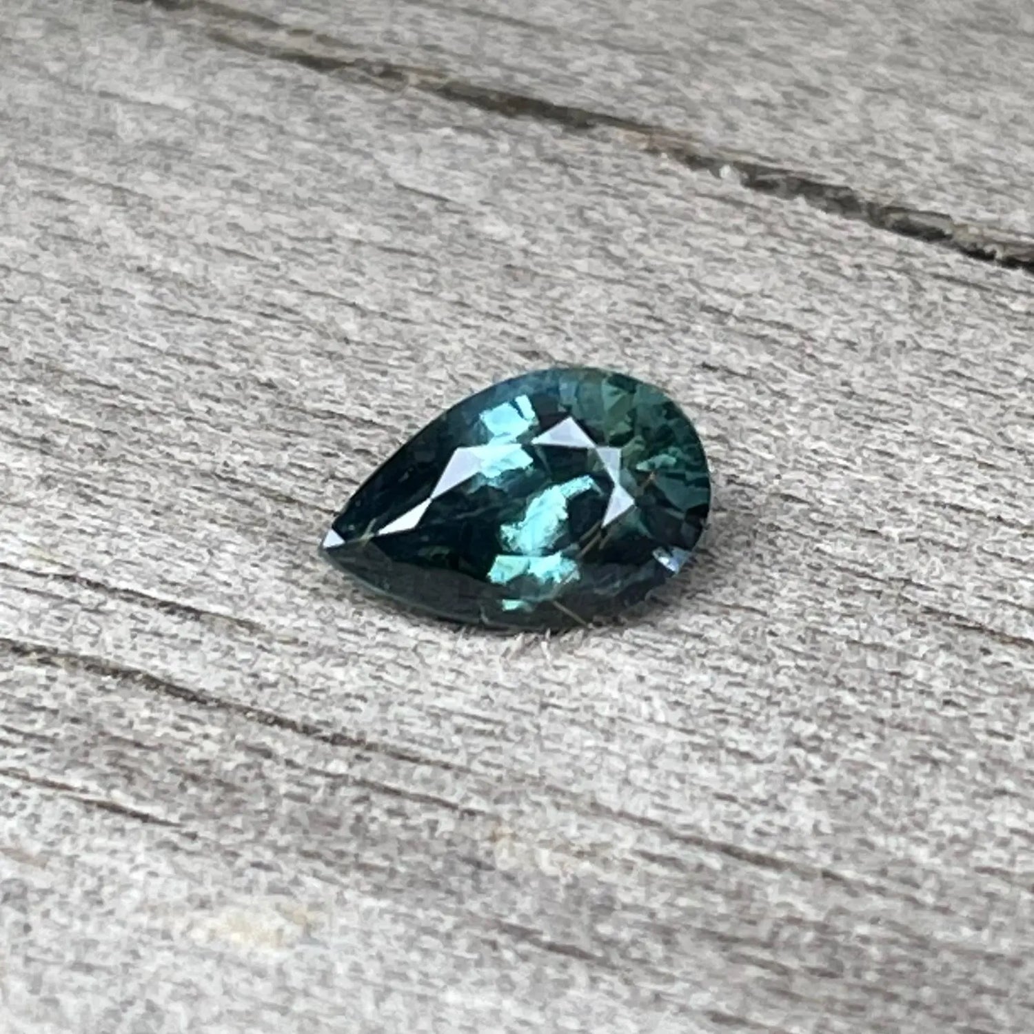 Natural Blue Green Sapphire gems-756e