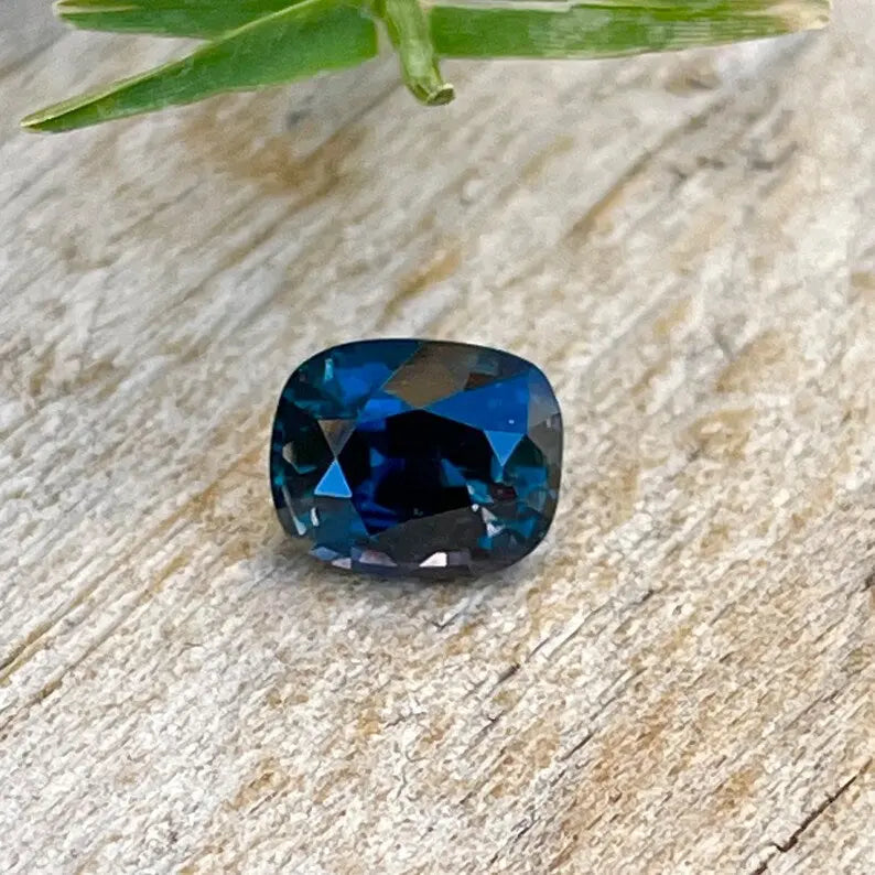 Natural Blue Green Sapphire gems-756e