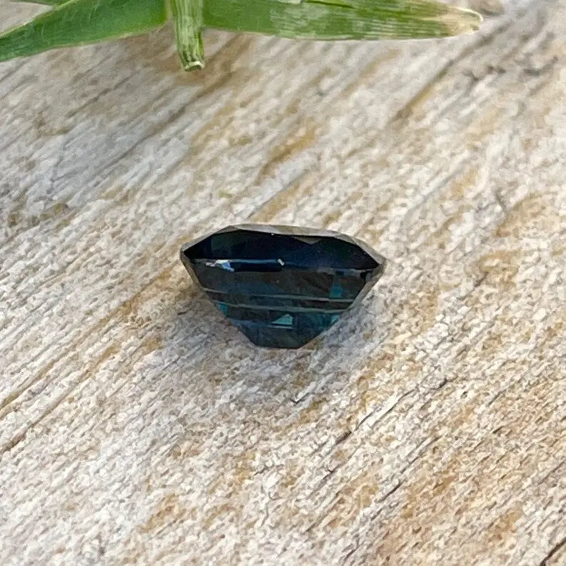 Natural Blue Green Sapphire gems-756e