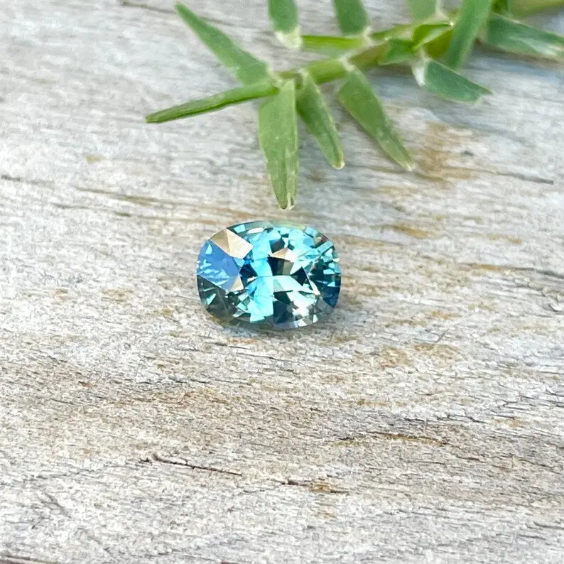 Natural Blue Green Sapphire gems-756e