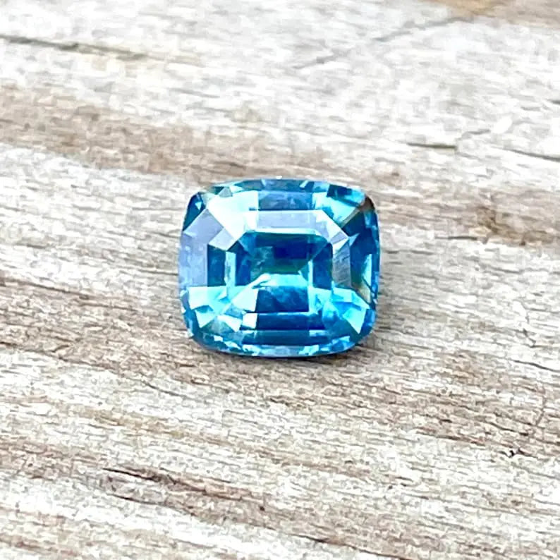 Natural Blue Green Sapphire gems-756e