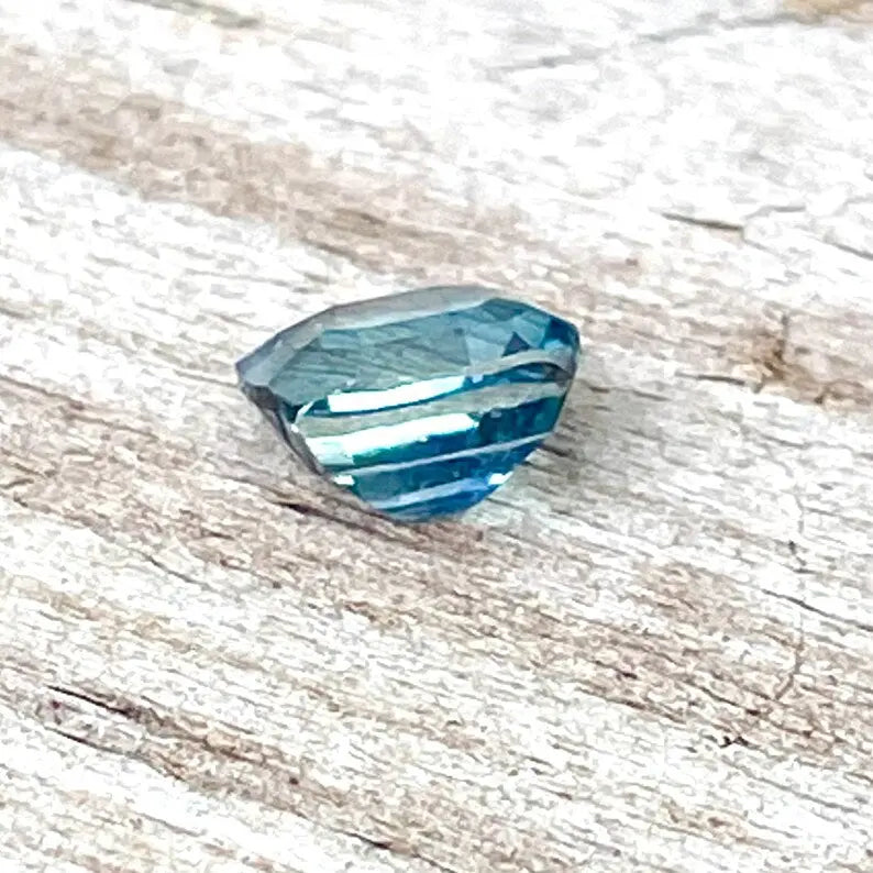 Natural Blue Green Sapphire gems-756e