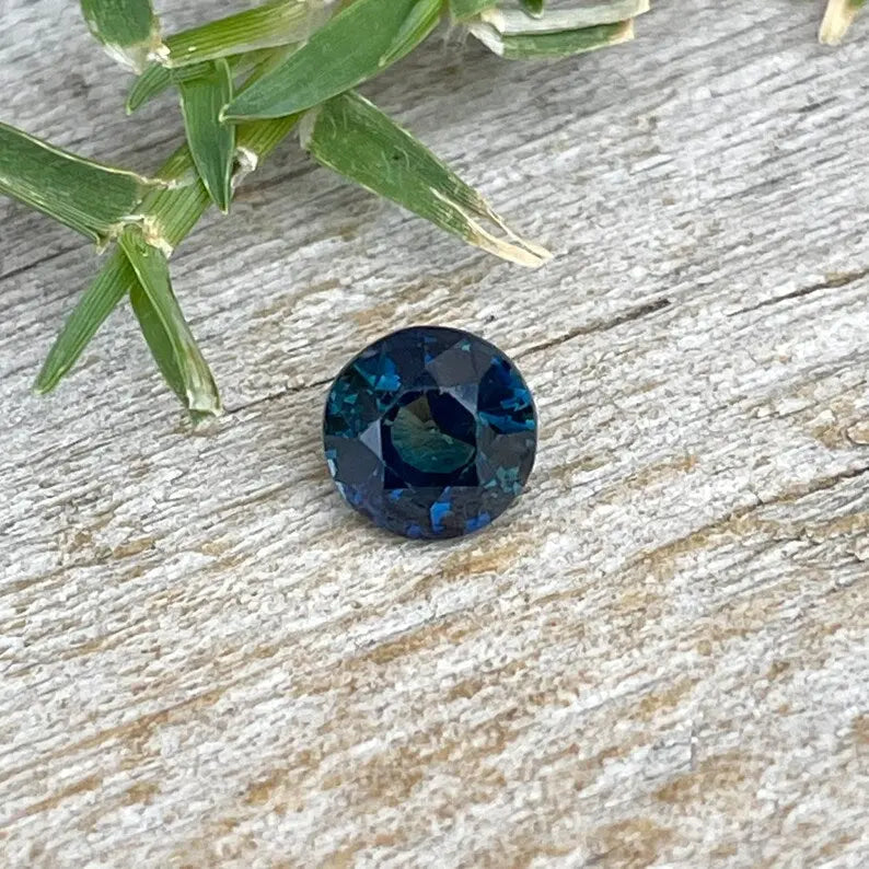 Natural Blue Green Sapphire gems-756e