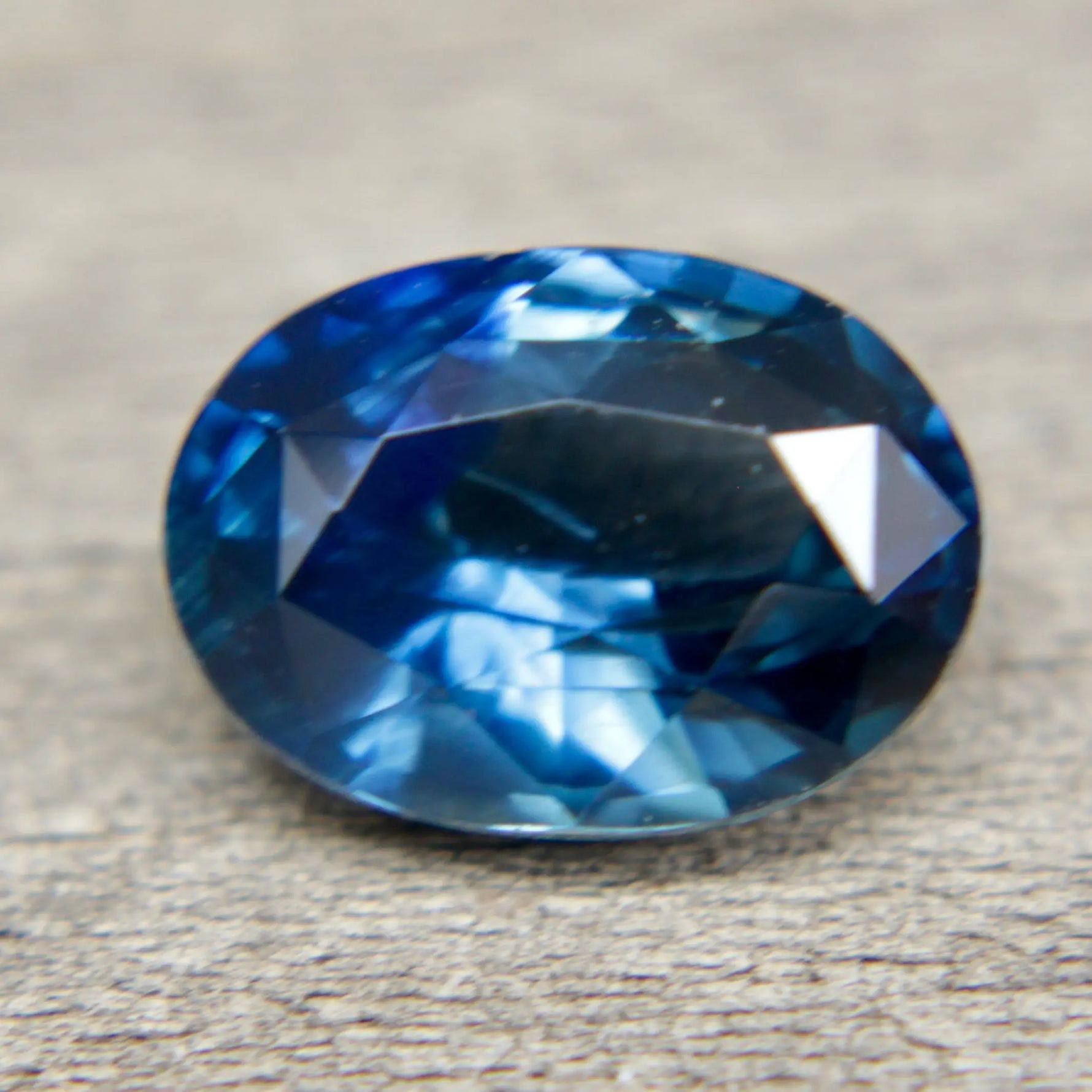 Natural Blue Green Sapphire gems-756e