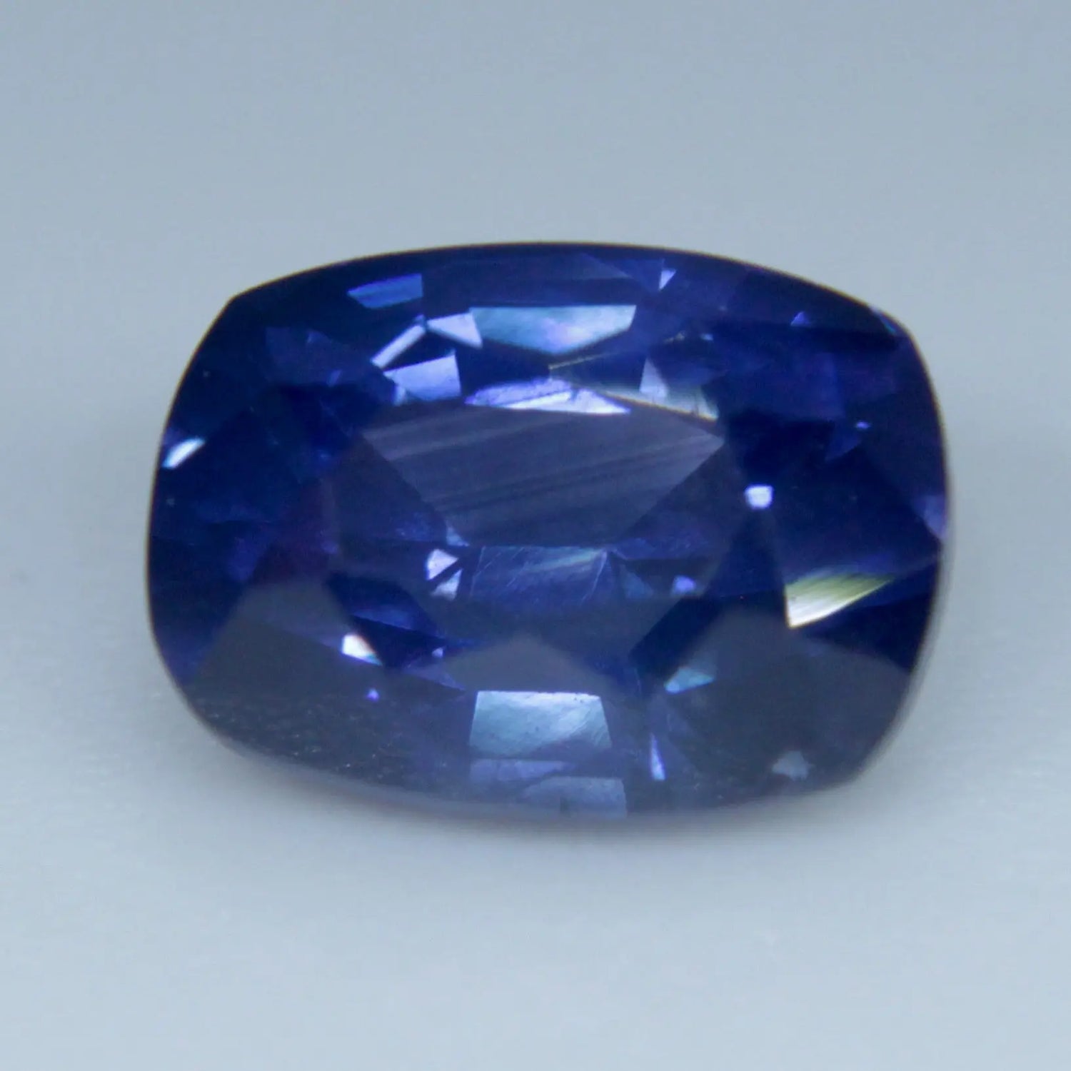 Natural Blue Sapphire gems-756e