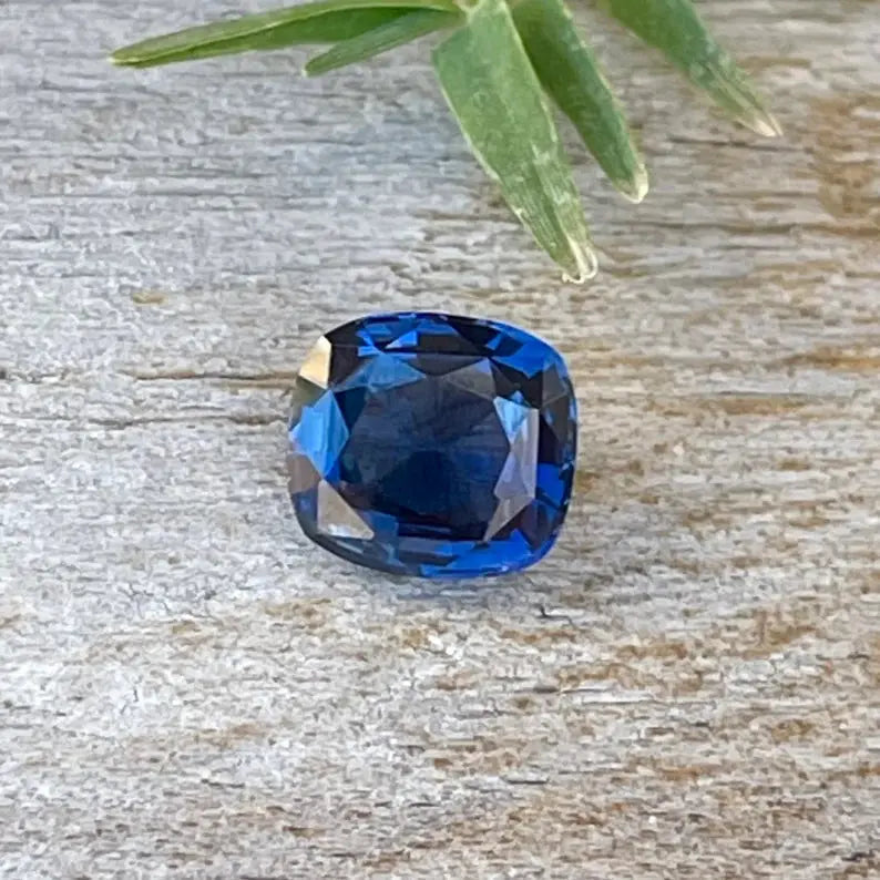 Natural Blue Sapphire gems-756e