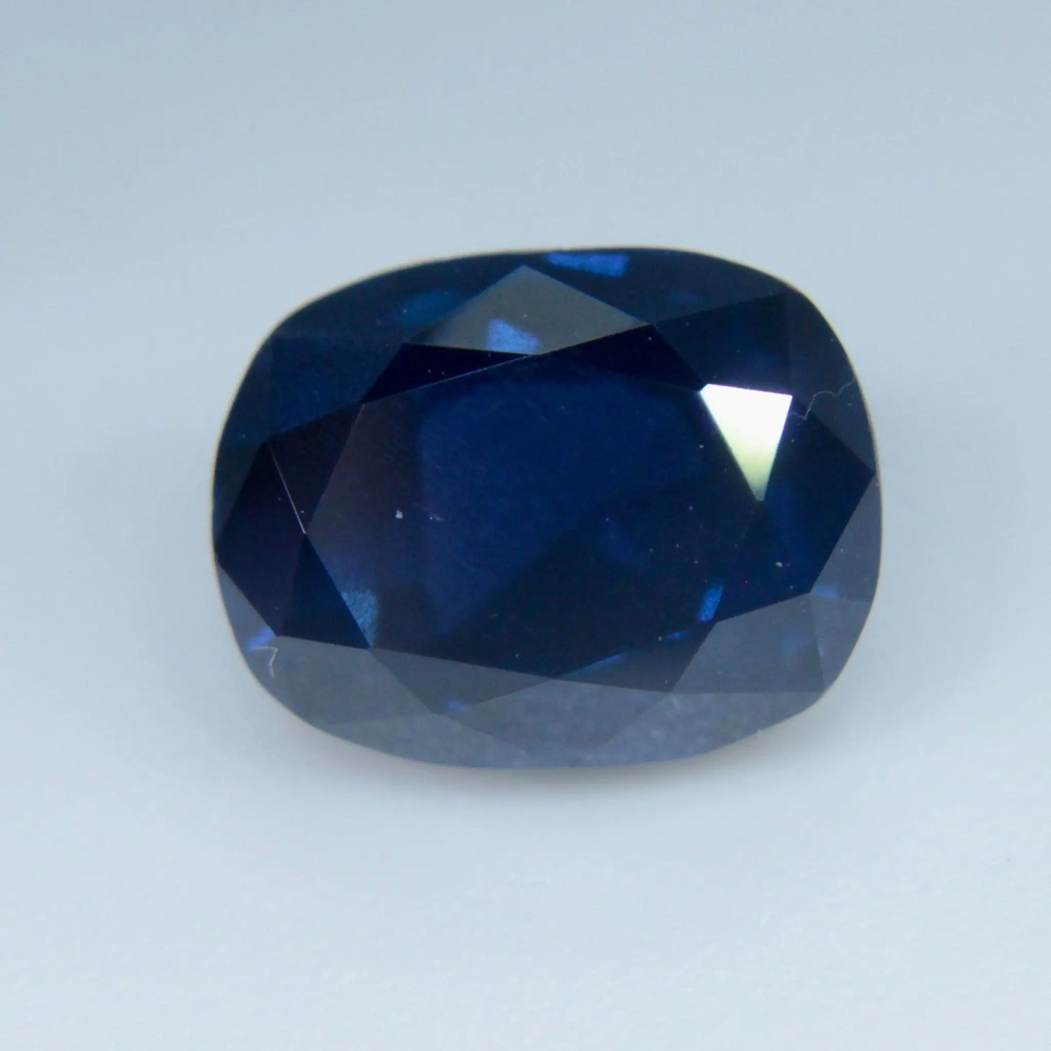 Natural Blue Sapphire gems-756e