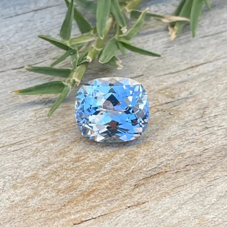 Natural Blue Sapphire gems-756e