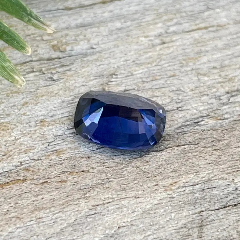 Natural Blue Sapphire gems-756e