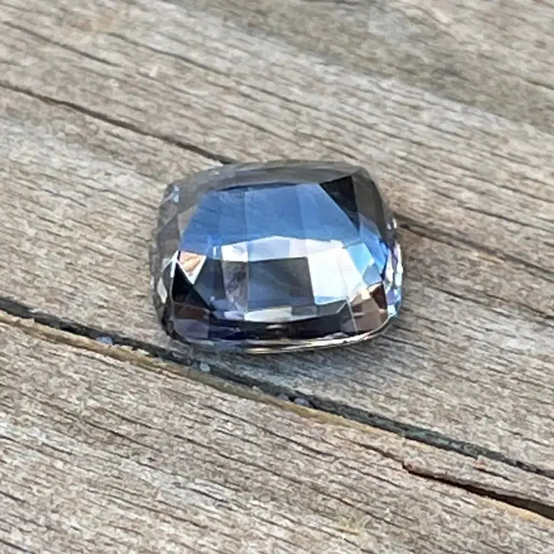 Natural Blue Sapphire gems-756e