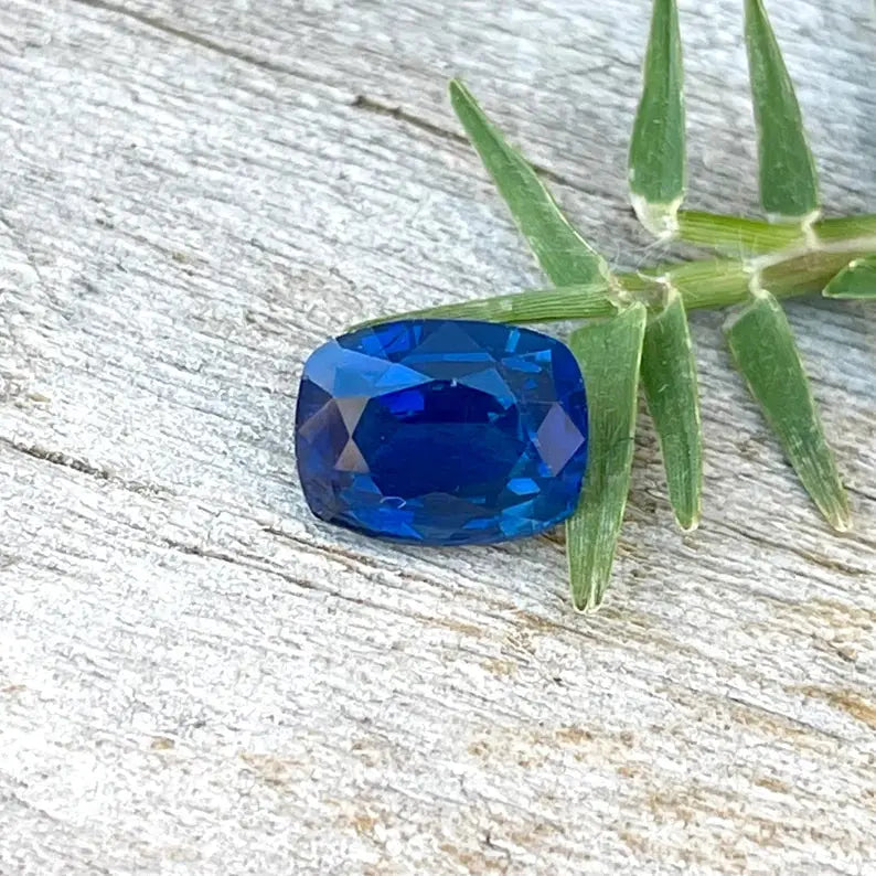 Natural Blue Sapphire gems-756e